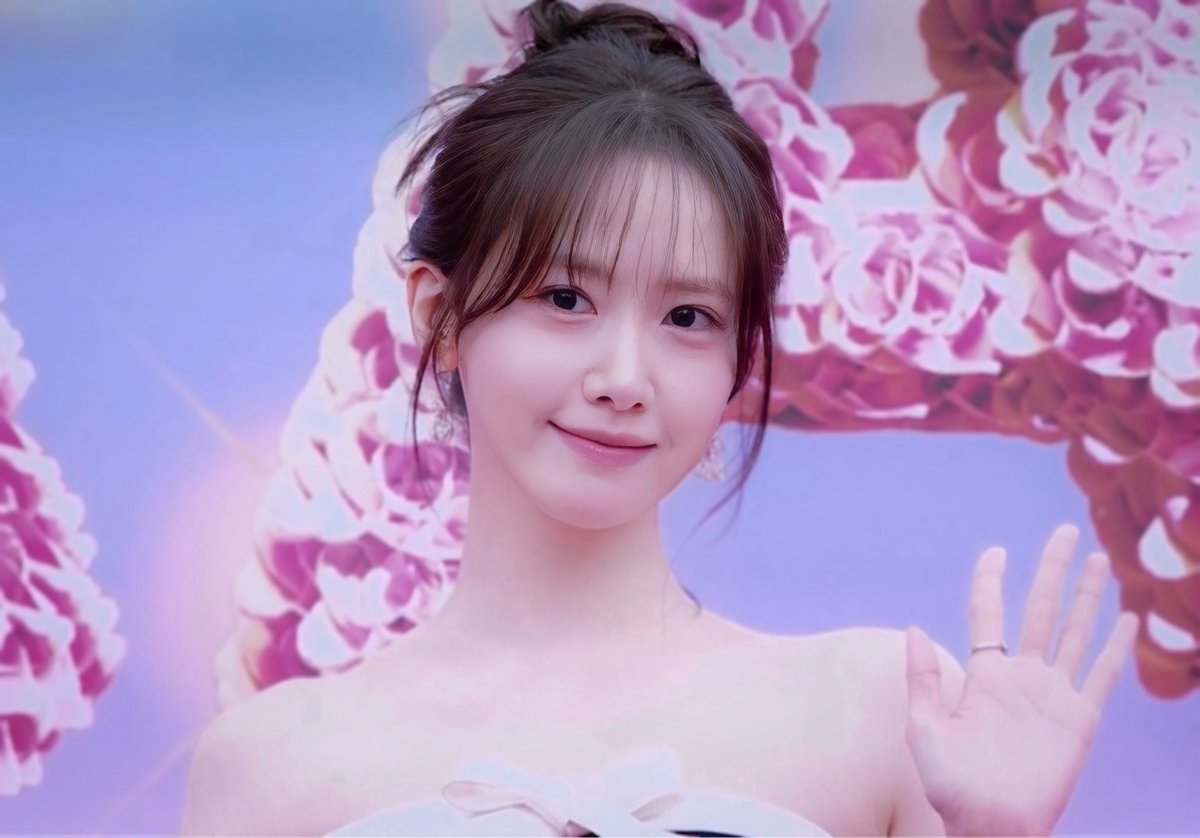 530space's tweet photo. AAA #윤아 #YOONA https://t.co/8hA3RGKocj