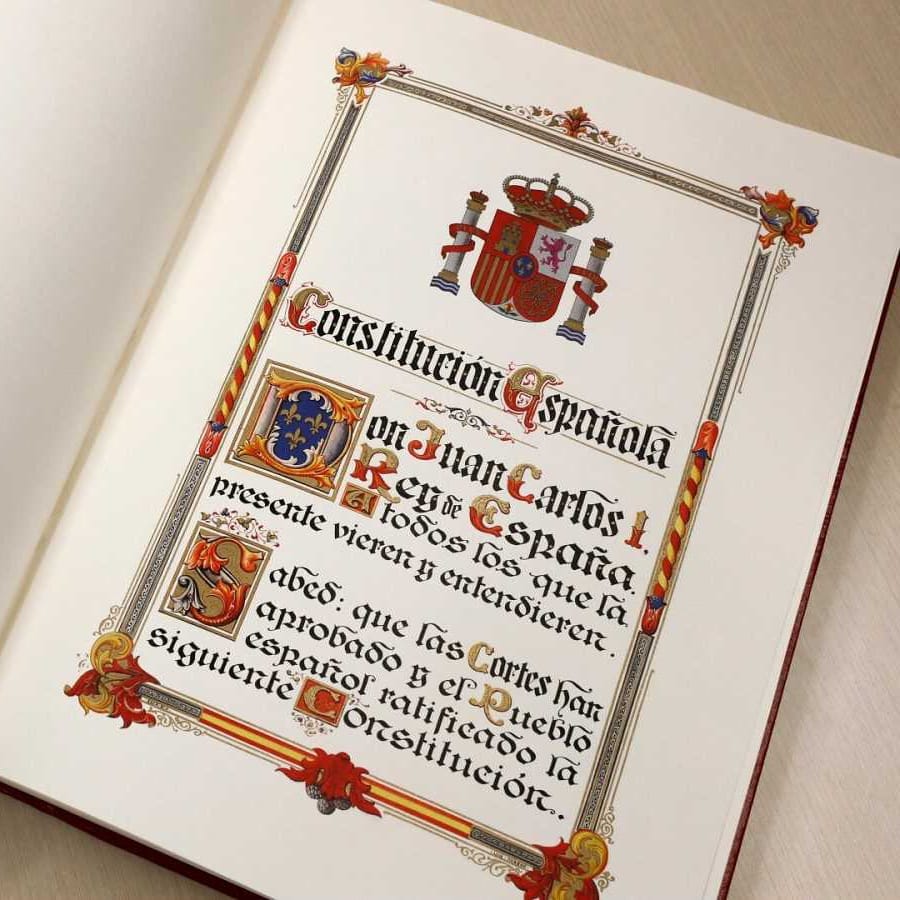 Art. 20.1. «Se reconocen y protegen los derechos:

a) A expresar y difundir libremente los pensamientos, ideas y opiniones [...]

b) A la producción y creación literaria, artística, científica y técnica.

c) A la libertad de cátedra».

Viva por siempre la Constitución.