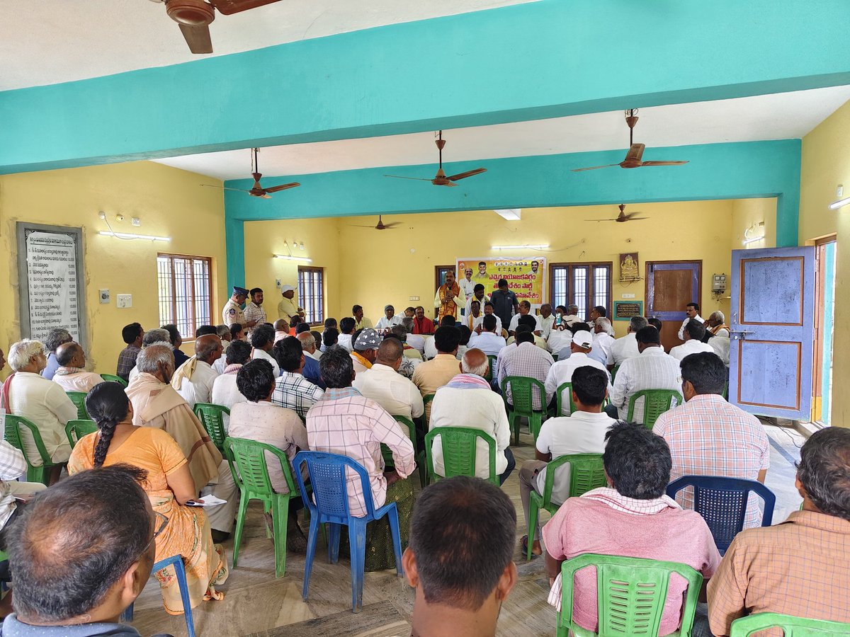 ఎచ్చెర్ల నియోజకవర్గం తెలుగుదేశం పార్టీ శ్రేణులతో క్యాడర్ మీటింగ్  " మహాపరినిర్వాణ్ దివాస్" సందర్భంగా జి.సిగడాం హెడ్ క్వార్టర్ లో నాయకులు, కార్యకర్తలతో కలిసి డాక్టర్ బి.ఆర్.అంబేద్కర్ విగ్రహానికి పూలమాలలు వేసి ఘన నివాళులర్పించి న ఎంపీ కలిశెట్టి
#Echerla
#GSigadam
#TDP
#CadreMeeting