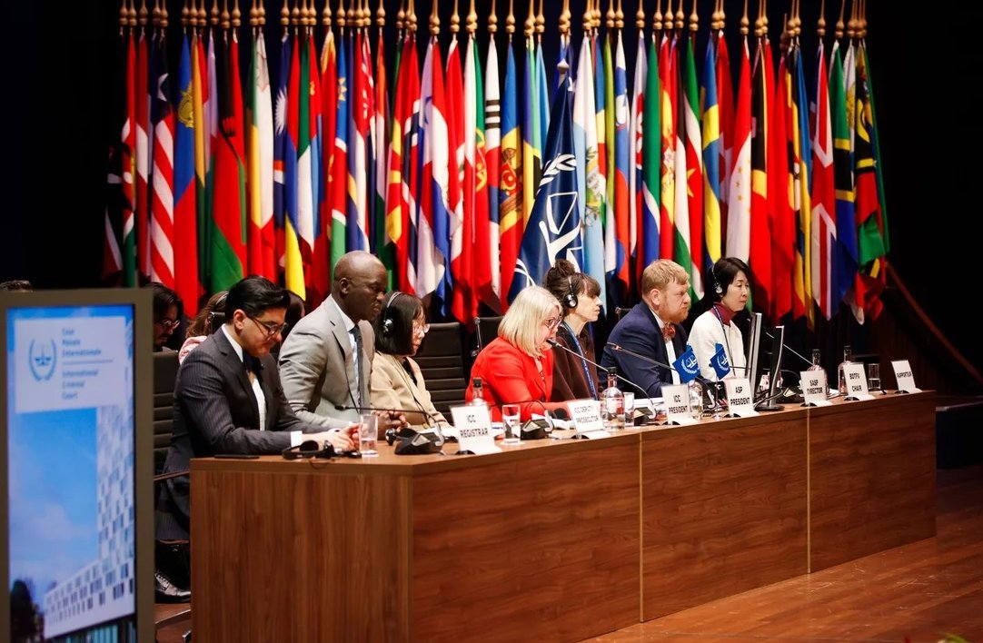 Benjamin Netanyahu hakkında tutuklama kararı çıkaran Uluslararası Ceza Mahkemesi (UCM), ABD yönetiminin yeni baskılarına boyun eğmedi.

▪️UCM, İsrail'in savaş suçlarına ilişkin soruşturmanın durdurulması ve Roma Statüsü'nün değiştirilerek anlaşmaya taraf olmayan ülke