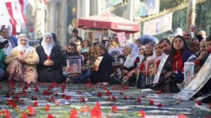 kemikleri bağırır oysa insanın kaybolmaktan
#CumartesiAnneleri1080Hafta