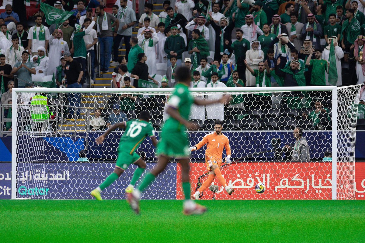 Nalaqidi's tweet photo. ألف مبروك الفوز والتأهل لدور القادم 
شكراً جمهور الأخضر على الحضور والمسانده.🇸🇦🦅🦁 https://t.co/tHEEfkiX94