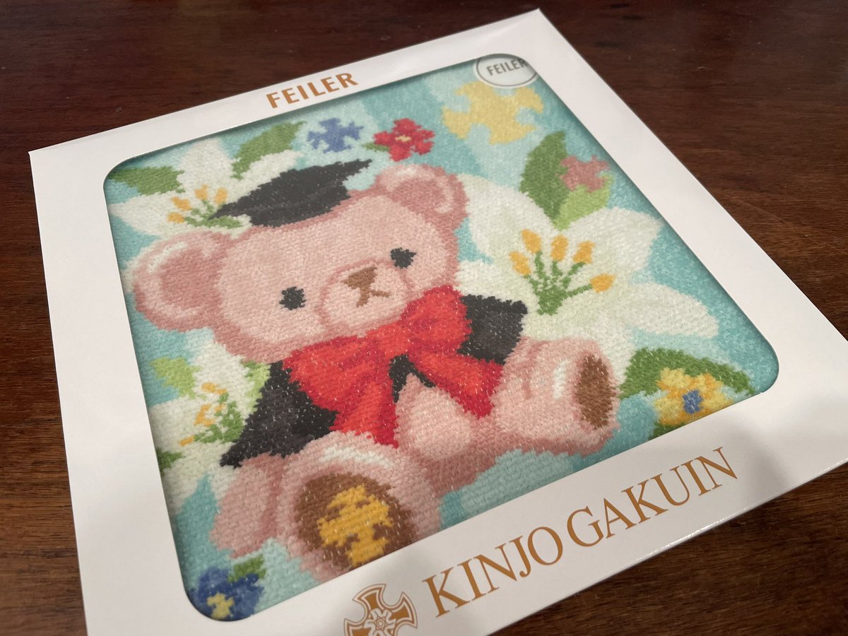 金城学院のフェイラーとのコラボハンカチ見て！ 可愛すぎる。濃い赤の