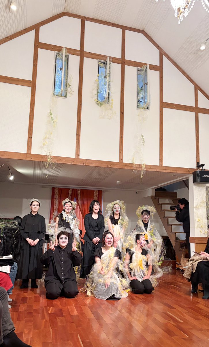 鮭スペアレ版『リチャード三世』、公開ゲネプロへ。コロナ禍の初演を映像で知って衝撃を受けて、ずっと生で観てみたかった作品。空間に拡がる音、声、身体表現、すべてに釘付け。堪能してきました。今日の本公演は当日券もあるそうですのでお近くのみなさま、是非。