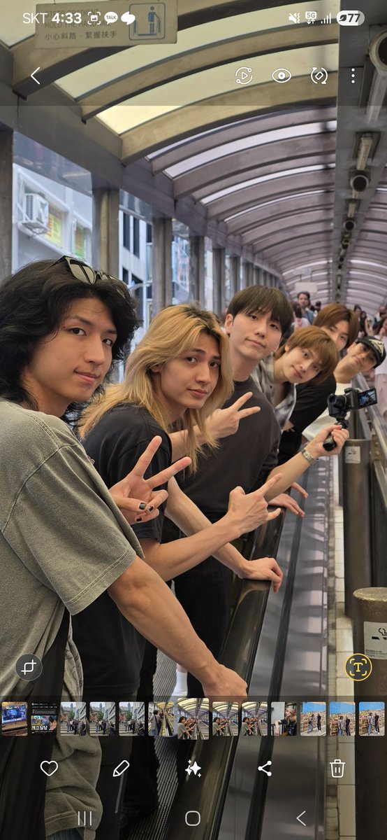 XH_official's tweet image. 엑디즈의 4번째 생일♡
여러분과의 만남도 어느덧 4년째군요 ㅎㅎ
함께한 시간 중엔 재밌고 아련했던 좋은 기억과 추억뿐이라 정말 행복합니다.
앞으로 그리는 엑디즈의 미래에 여러분들의 응원과 사랑으로 가득하길 바라며, 그 응원에 힘입어 항상 좋은 음악과 무대로 보답하고 저희 또한 여러분들께…