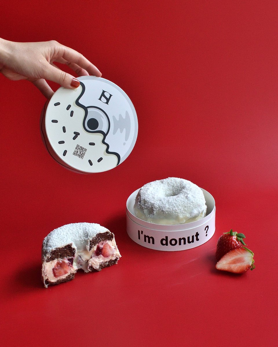 SKYHI_STAFF's tweet photo. SKY-HIと生ドーナツ専門店「I’m donut？」
がコラボレーション！

CDサイズのリングドーナツ
"I'm CD？" 🍩💿
12/11〜期間限定販売決定！

I’m donut？対象店舗 / 「SKY-HI Birthday Bash 2025 -The Best Revenge-」会場にて数量限定販売

https://t.co/WqrpehK8u1

#imdonut #SKYHI
@SkyHidaka https://t.co/6M32pBFhR4