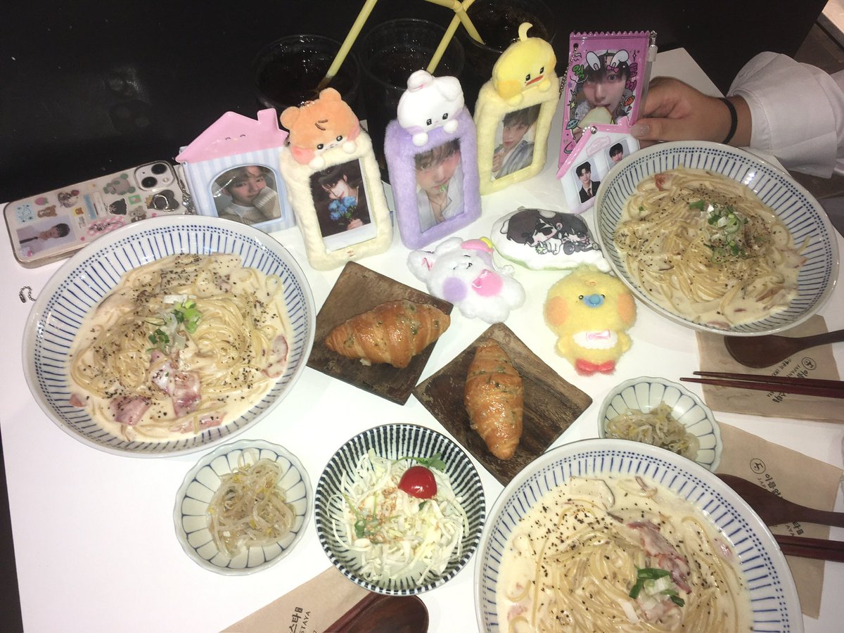 chyo2613's tweet photo. 카페, 식당, 소품샵 추천 타래 ♡.. (재업로드)

서울 위주로 오프 기록 정리하는 겸 
여놀하기 좋은 이쁜 카페들이랑 가성비 식당, 귀여운 소품샵 공유합니다  ⸝⸝•ᴗ•⸝⸝ 
그냥 가봤던 곳 전부 기록할게요! https://t.co/n3YUZKL3fK