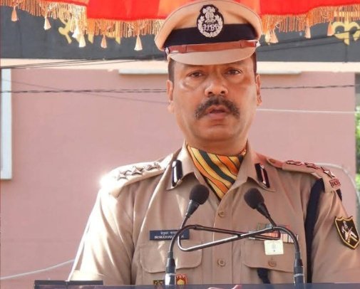 माननीय गृह मंत्री अमित शाह जी 2022 के दारू के कंपनी का टेंडर 22 बटालियन में दी गई तो कंपनी ने घुस के रूप में 22 बटालियन ITBP में टीवी वाशिंग मशीन एवं मोटा पैसा दिया था और इस पर एक बार जांच की जाए  है सरकार विरोधी है यह व्यक्ति, जवानों का हत्यारा है <a href="/AmitShah/">Amit Shah</a> <a href="/CBIHeadquarters/">Central Bureau of Investigation (India)</a>