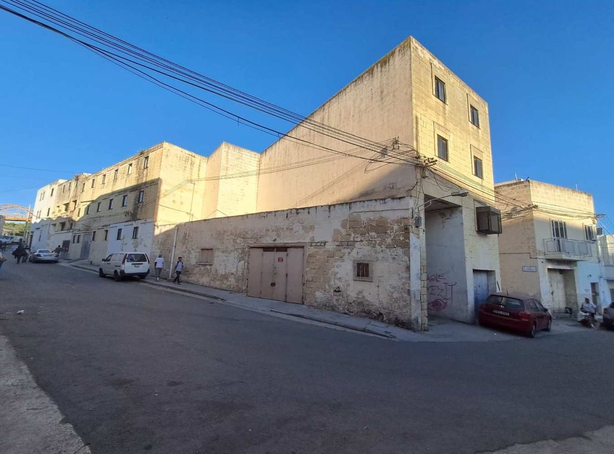 Newsbook_com_mt's tweet image. Planned #apartment block in Marsa stables area refused #permit 🔗 i.newsbook.com.mt/Xe2aAhs