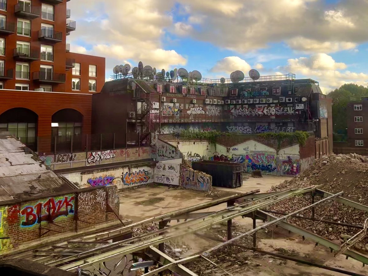 larkinmart's tweet image. ⁦@pmj_photos⁩ #pmjweeklychallenge #remnants Nine Elms from the Waterloo train