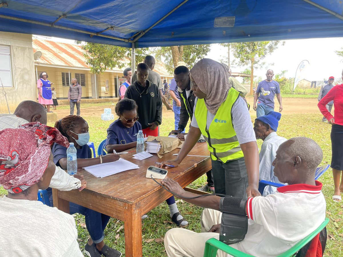 JoanneLubega's tweet image. Currently underway: We are in Lwankoni for Phase V of the Deserving Hope Project ✨

Activity line up: 
- Constructing an A’level Block
- Medical Camp: Cancer screening, optical and dental check ups, blood donation, dispensing mama kits, assorted medicines)…

1/
#DHPV @Destadia