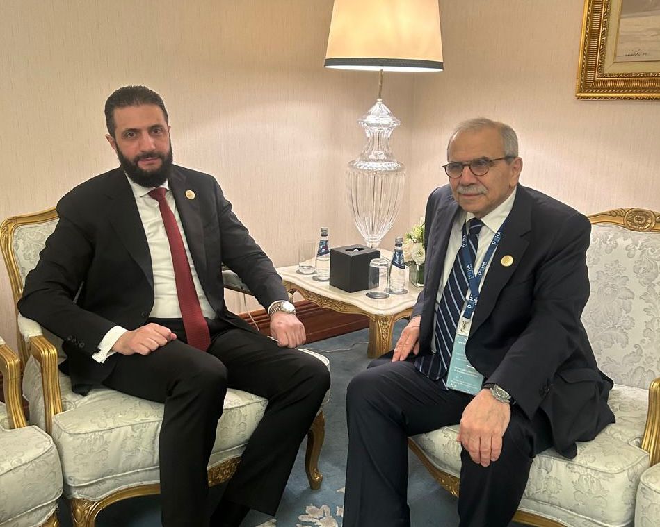 التقى رئيس #مجلس_الوزراء الدكتور #نواف_سلام الرئيس السوري احمد الشرع في مستهل مشاركتهما في "منتدى الدوحة". وقد خصص اللقاء لبحث سبل تعزيز التعاون بين البلدين وتطوير العلاقات الثنائية اللبنانية–السورية
#لبنان #pcm