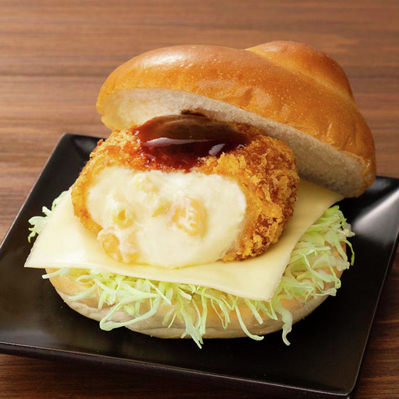 akiko_lawson's tweet photo. 【まちかど厨房店限定】
「濃厚グラタンコロッケバーガー」が発売中♪
北海道産発酵バターで作ったグラタンコロッケを使用！濃厚で満足感のある味わいで冬ならではのバーガーです🍔
https://t.co/jxDAHkuvTs https://t.co/A3tKP4TCpY