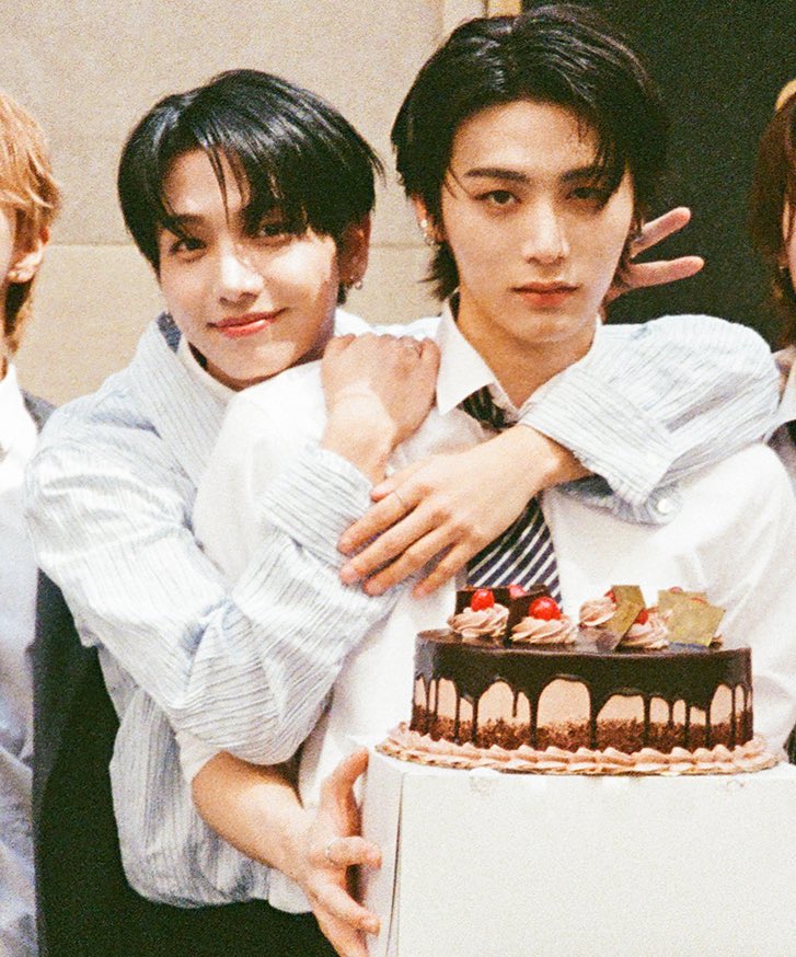 hookyonmx's tweet photo. ㅜㅜㅜ 태사니 생일 때 뮤비 촬영해서 축하받았다던 그땐가 봐 아…… 이렇게뒷연애하지말라햇다 https://t.co/20V2Er49a6