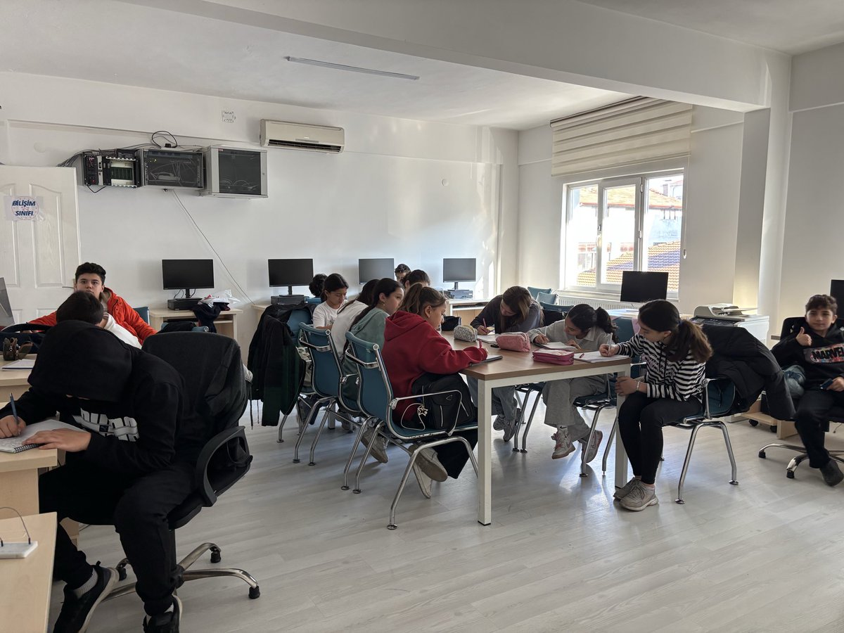 Gönüllü üniversite öğrencilerimizin desteğiyle fen bilimleri kursumuz yoğun ilgiyle sürüyor. Bilimle büyüyen bir gün daha!

<a href="/OA_BAK/">Dr. Osman Aşkın Bak</a> <a href="/gencliksporbak/">Gençlik ve Spor Bakanlığı 🇹🇷</a> <a href="/GSBgenclik/">Gençlik Hizmetleri</a>