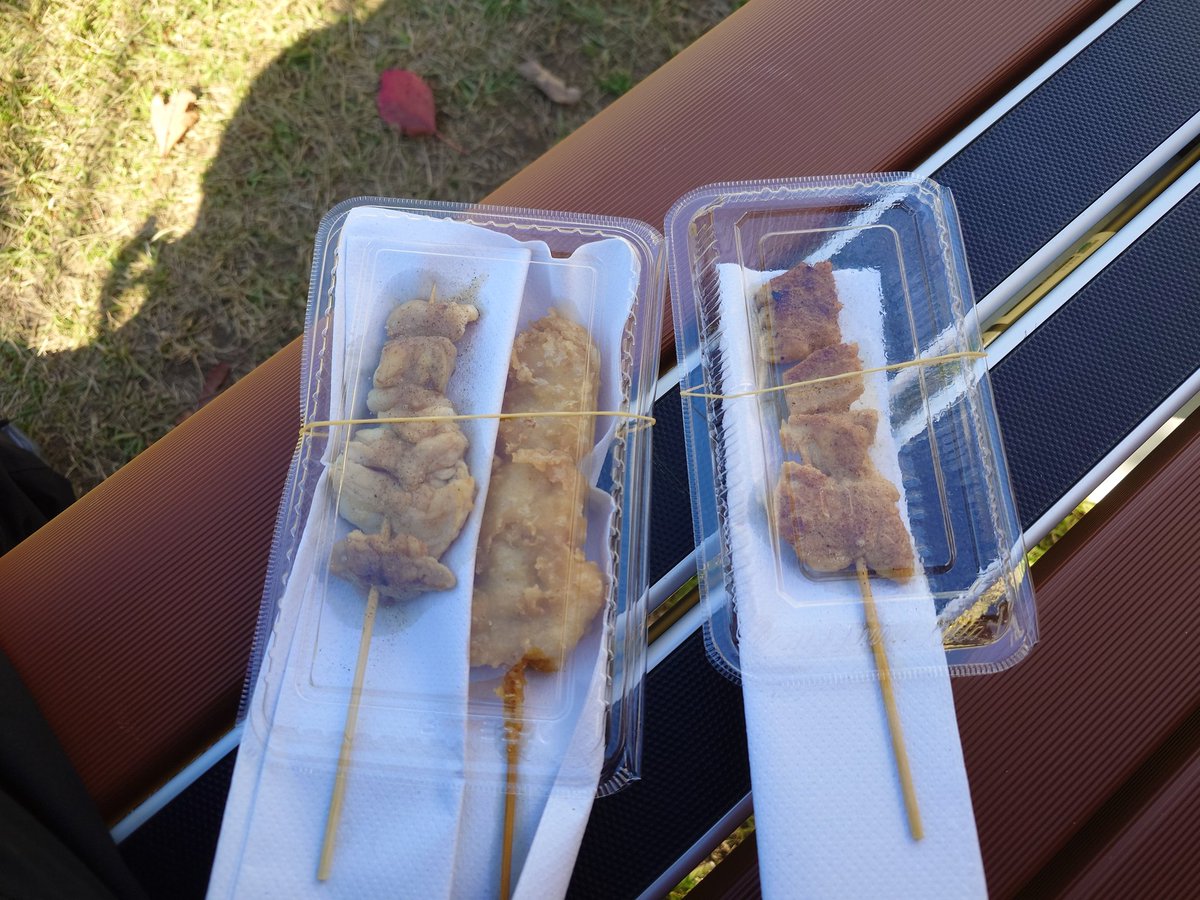 rbCSQnqyB43SoO2's tweet photo. 昨日シンクロウェザーに履き替えた。タイヤの慣らしを兼ねてマンボウを食べて来た。唐揚げの方が美味しい。しかし380kmは走り過ぎた。純正タイヤより乗り心地は向上したように感じます。 https://t.co/Q0zl9opV2R