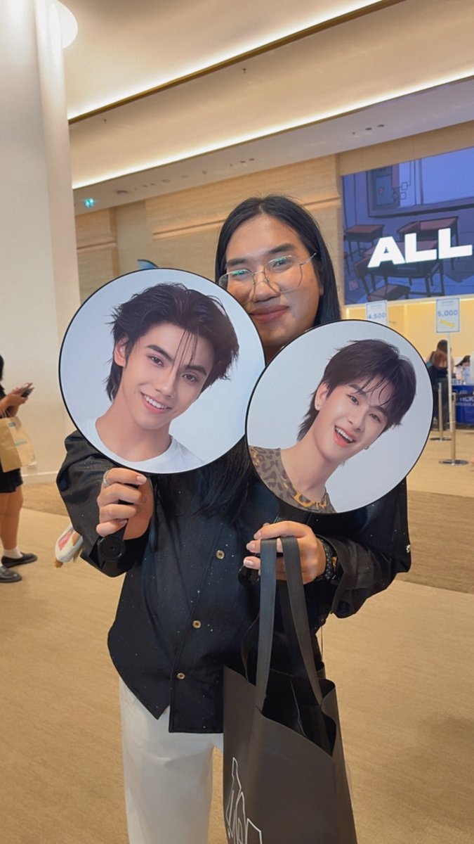 วันนี้เเม่มาเชียร์หนูทั้งสองคนเเล้วน่ะ🫳🏻👶🏻

#HappyBUSDAY2025_D1 
 
#PEEMTHAI2years2flavors4ever
#PEEMWASU #THAIchayanon