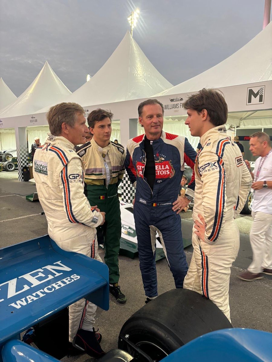 VIGNERONGAETAN's tweet photo. Des belges en piste ce week-end à Abu Dhabi..Thierry Boutsen avec Christophe et Werner d’Ansembourg en F1 Historic..ici en discussion avec le fils Jabouille…#F1 #AbuDhabiGP #rtbfsport https://t.co/k5E1lUi5B3