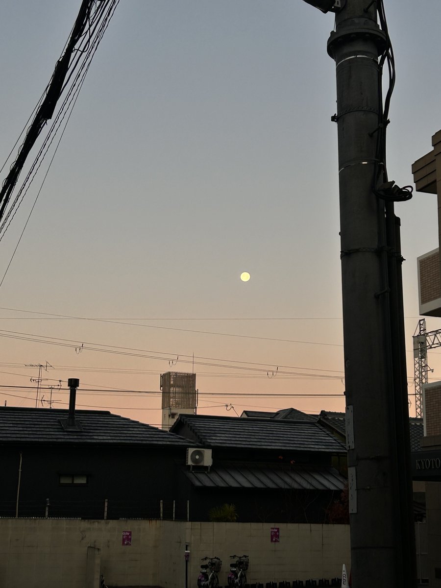 31iay's tweet photo. コールドムーン https://t.co/FC3YLER5w0