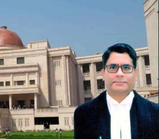 NewsAlgebraIND's tweet photo. 🚨 NEHA SINGH RATHORE : My words during Pahalgam terror attack had been misinterpreted 😳

ALLAHABAD HIGH COURT 🔥🔥 : No, You used PM's name in a very disrespectful manner.

"Constitution guarantees freedom of speech but it is subject to reasonable restrictions for public order, decency and morality"

"You made the tweets at the crucial time when the unfortunate Pahalgam incident took place" ⚡- COURT

HUGE BREAKING 🚨 Court denies anticipatory bail to Neha Singh Rathore 🔥