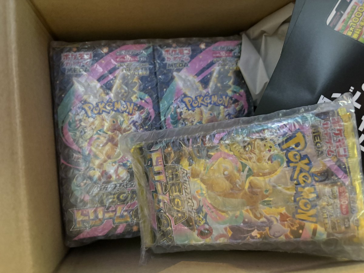 箱を開けた瞬間に広がるメガドリームexの存在感… まるで光がこぼれて