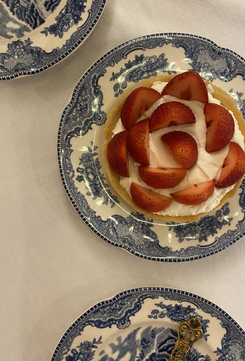 ladycinzella's tweet photo. for days that need a little sugar 🍰 https://t.co/agwWRjLcHc