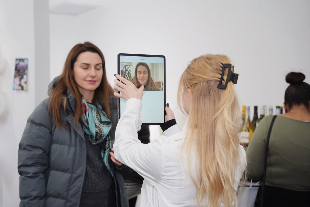 ziqi_biuty's tweet photo. Biuty @biutyai is going live (softly😉) this weekend!

After months of building our AI skin engine, we’re finally ready for you to try it IRL. 🤳🏻

Join us at our pop-up in NYC with K-Beauty brands SAM’U, Apothe, and URIID, and be the FIRST to get your AI skin analysis + personalized product match.

Let’s make your skin glow for the holidays. ✨

https://t.co/huHBZAYeaG

#beautytech #ai #startup #betalaunch #skincare #kbeauty #popup #nyc