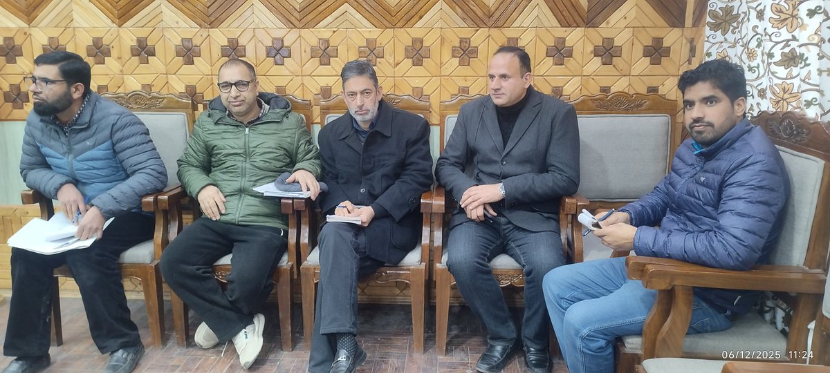 infokupwara's tweet photo. DC Kupwara, Shrikant Suse reviews preparations for the Pulse Polio Immunization drive, launching on 21 December 2025!
Ensuring robust planning to safeguard every child in the district.💉🛡️
#PulsePolio #ImmunizationDrive  #PolioFreeIndia

@OfficeOfLGJandK
@MoHFW_INDIA
@diprjk
@WHO https://t.co/oU9G61KlvL