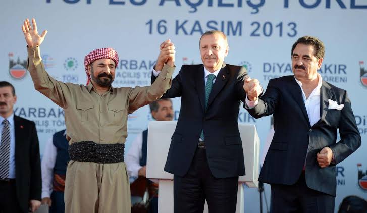<a href="/Black_Mamba1730/">ᴍᴜʜᴀꜰɪᴢ 🇹🇷🐺</a> Erdoğan Barzani ile el ele poz verirken, Türk düşmanı Şivan Perwer ile "megri megri" türküsü söylerken sen neredeydin yavşk?