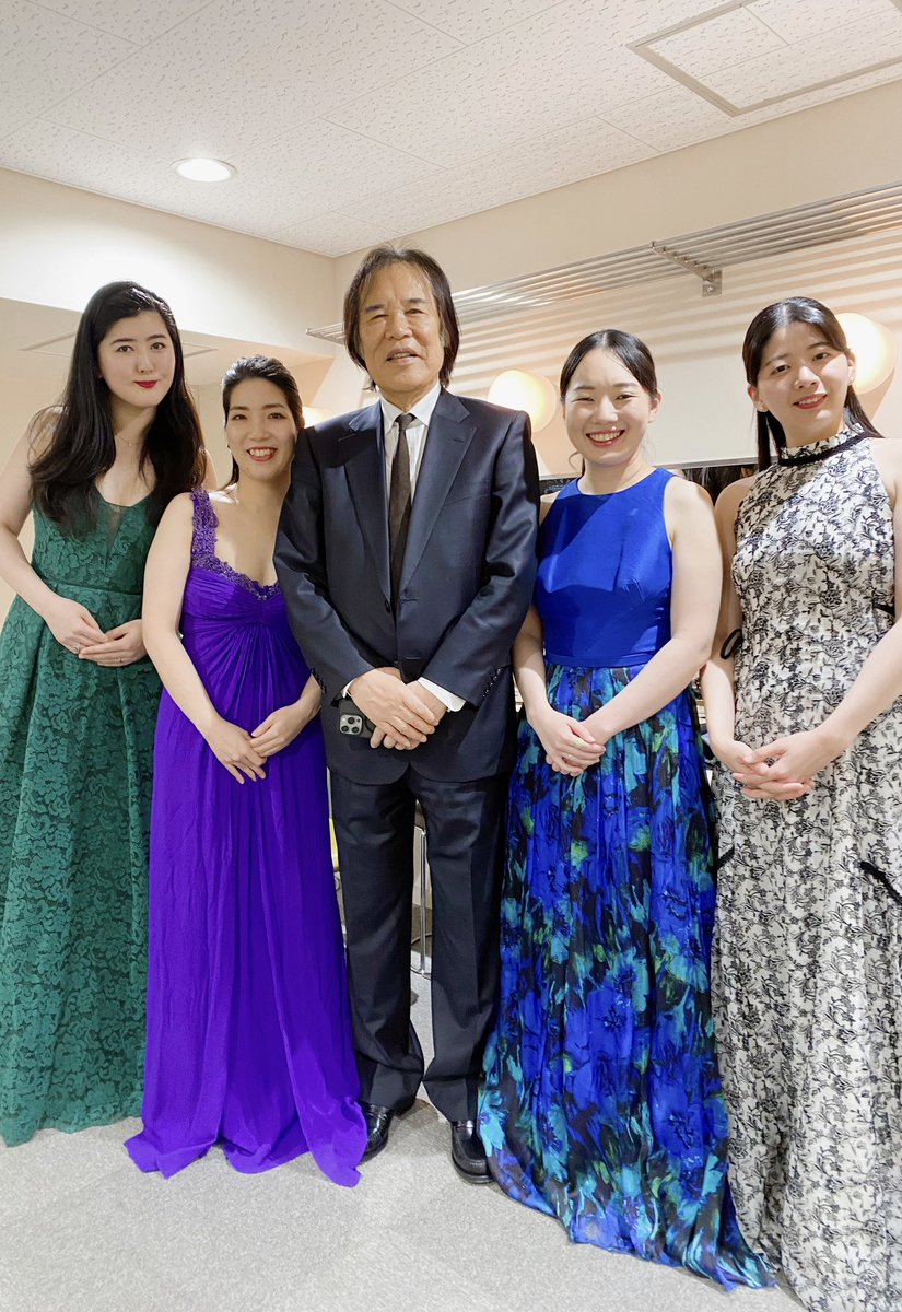 徳永二男先生の大人気シリーズ「作曲家の謎！モーツァルト」終演👏✨
私は田原綾子さんとVn&amp;Vaデュオ第1番を😆
メインは上村文乃さん、望月晶さんとPfクァルテットなので、
「私だけ先生と弾いてない😭！」
とごねたら(本当)、アンコールにディベルティメントK.136を🥹🩷
素晴らしい経験に大感謝です😭