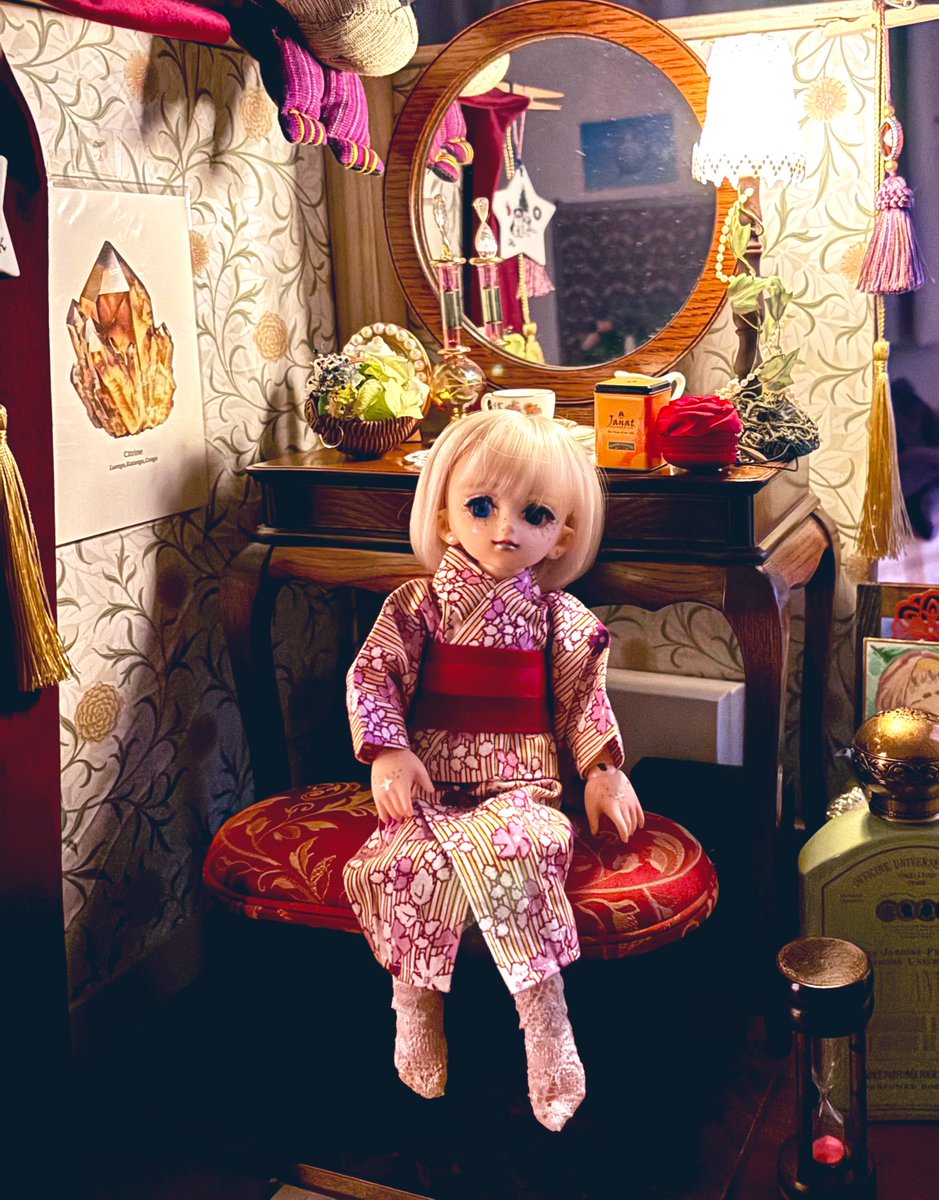 soikaripupu's tweet image. #プティドゥカンティーニュ
以前のドルパで購入したドレッサーに、ドルパ54で購入したスツールを合わせました。
夢が叶った☺️
このスツール、とても座り心地が良さそうなので、人間サイズも欲しくなってきました🤔