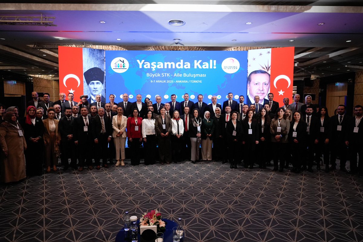 Bağımlılıkla Mücadele Uluslararası STK Zirvesi’nde, sivil toplum temsilcileri, akademisyenler ve kurumlarımızla bir araya geldik.

Bağımlılığı; yalnızca bireysel bir sorun değil, aileye, gençliğimize ve toplumsal düzene zarar veren çok boyutlu bir tehdit olarak görüyoruz.

Tütün,