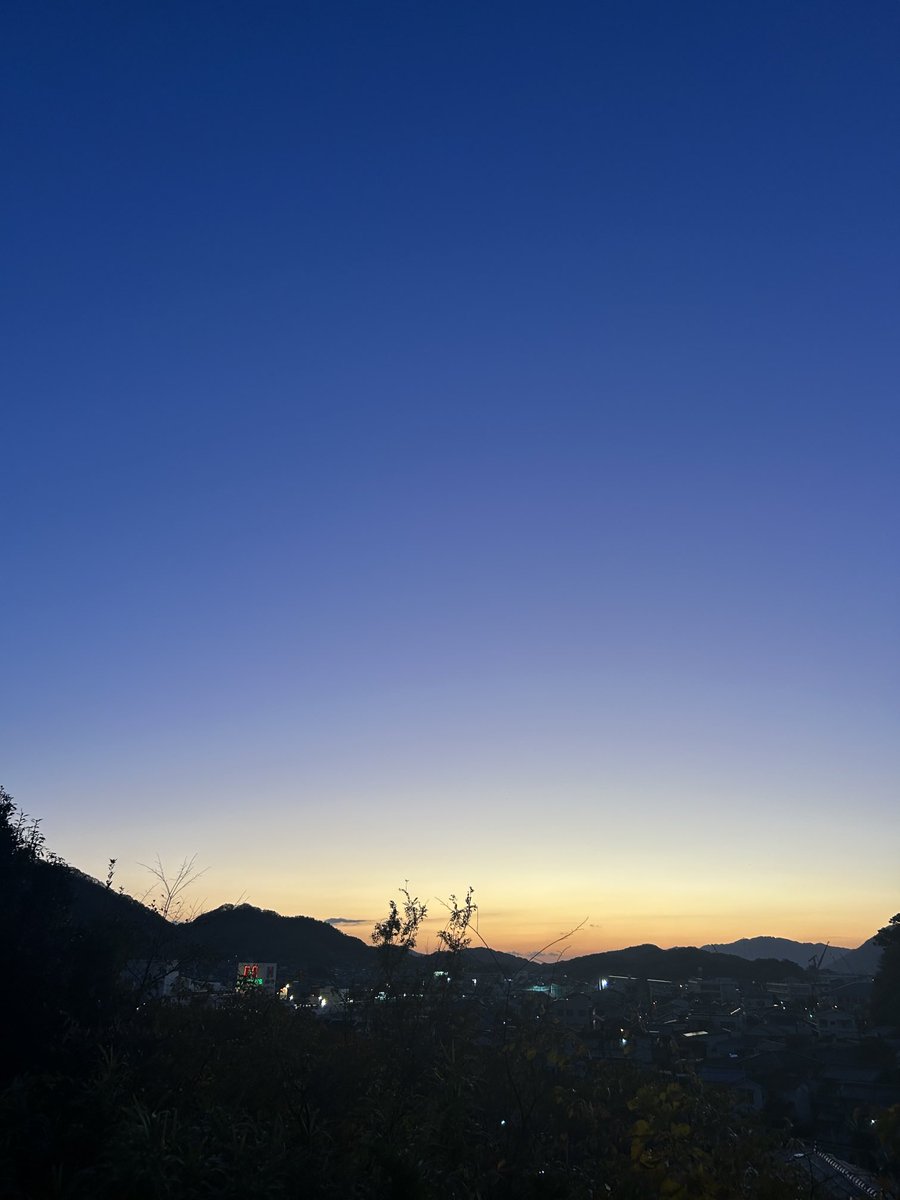 gon_riri's tweet photo. イマソラ https://t.co/AoqKLYLpxE