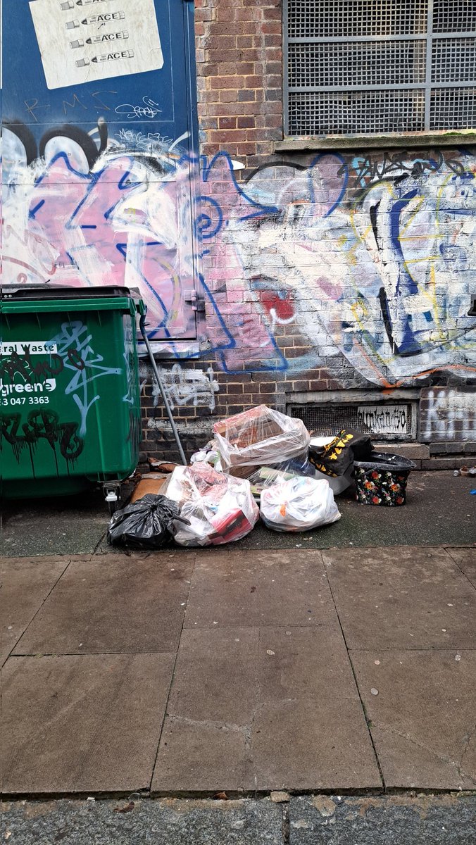 All I want for Christmas is for @towerdoinh do their job and collect the rubbish according to their schedule <a href="/MayorofLondon/">Mayor of London, Sadiq Khan</a>