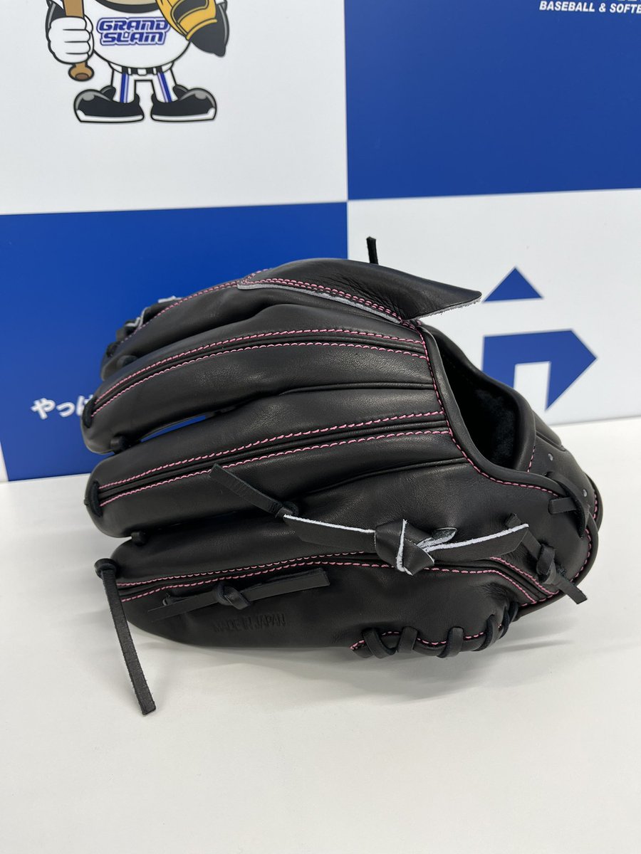 89_grandslam's tweet photo. #お客様のオーダーグラブをご紹介
⁡
ZETT PROSTATUS
内野手用⁉️ 296型 今宮モデル+5mm
型付け加工済
#グラスラ型付け
⁡
ZETT内野手用の基本モデルの人気型"今宮モデル"を指先サイズを大きくして投手用にアレンジ😳

今宮モデルだからこそ可能な｢タテヨコ型｣に型付け加工も施させていただきました👍 https://t.co/Cve9jPvPpd