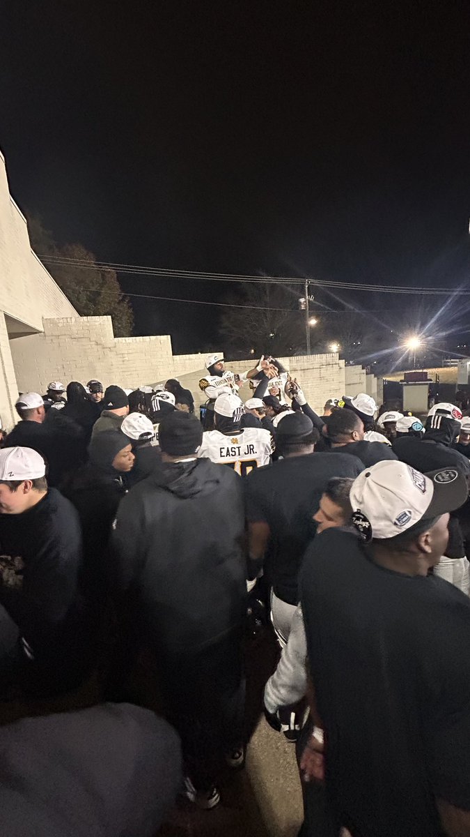 It takes everyone! Size. Us. Up.💍

#HootyHoo #ConferenceChamps