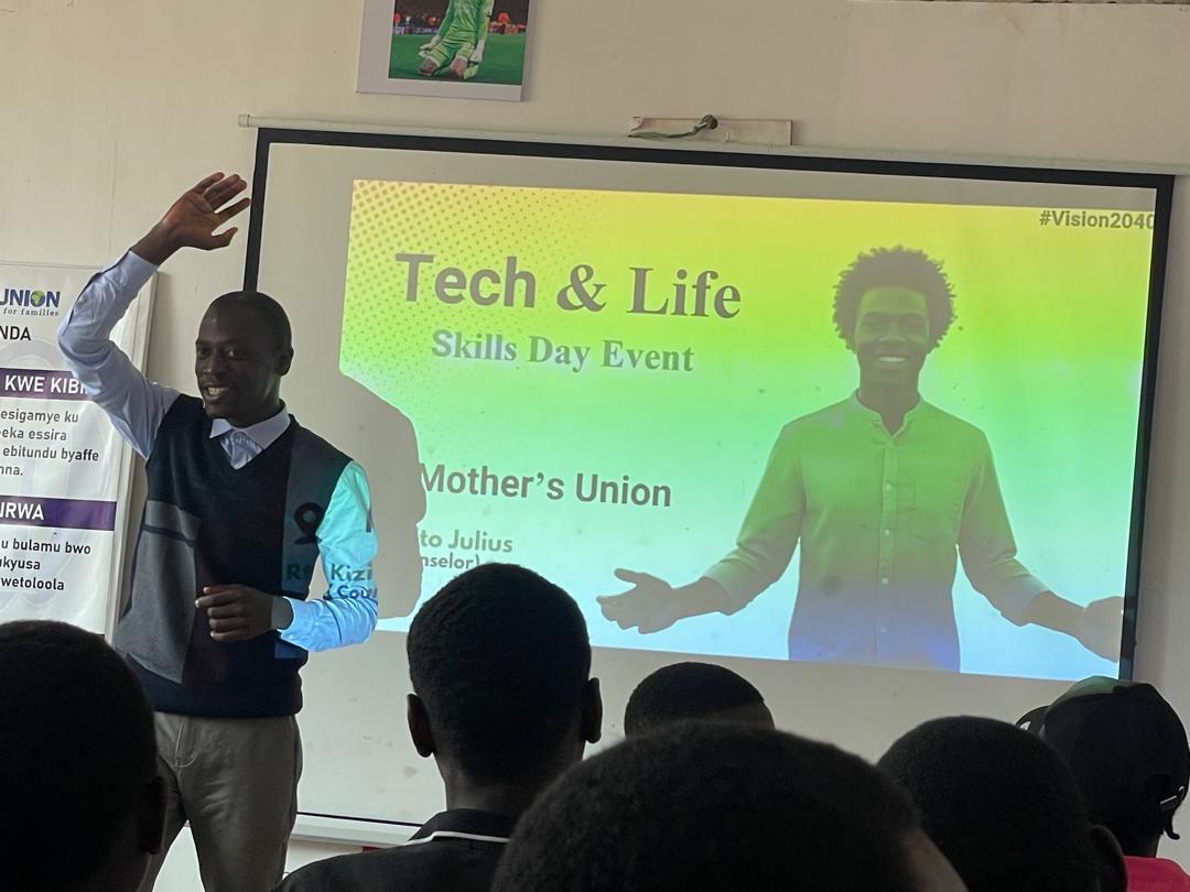 youthpluskitebi's tweet photo. #HappeningNow
"Your mind is your strongest tool.” 💡 @JuliusKizito10 of @ally_foundation sets the tone by reminding participants that mental health is about daily practices that build strength.The mental health session is on at the 2nd edition of the #TechandLifeSkillsDayFest. https://t.co/noYcLERFfb