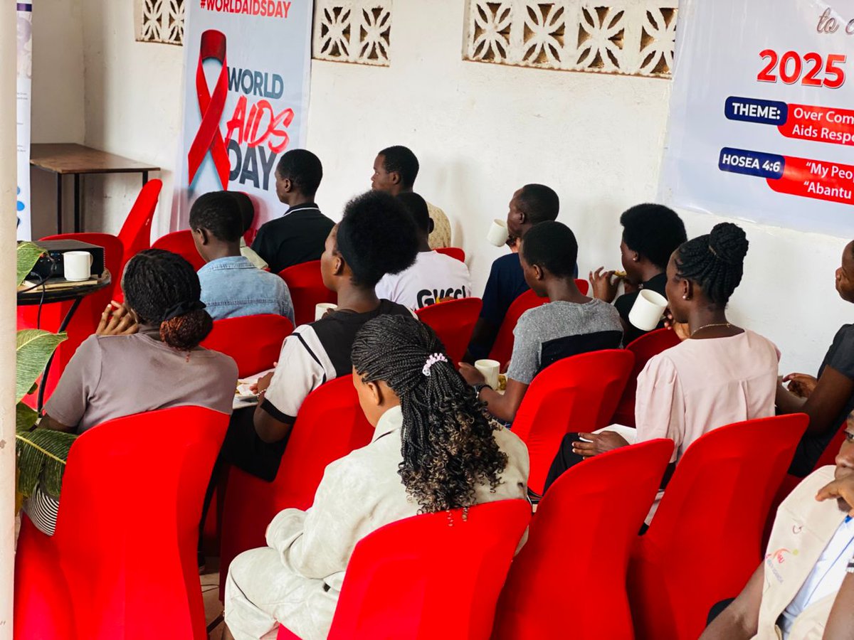 youthpluskitebi's tweet photo. #HappeningNow
"Your mind is your strongest tool.” 💡 @JuliusKizito10 of @ally_foundation sets the tone by reminding participants that mental health is about daily practices that build strength.The mental health session is on at the 2nd edition of the #TechandLifeSkillsDayFest. https://t.co/noYcLERFfb