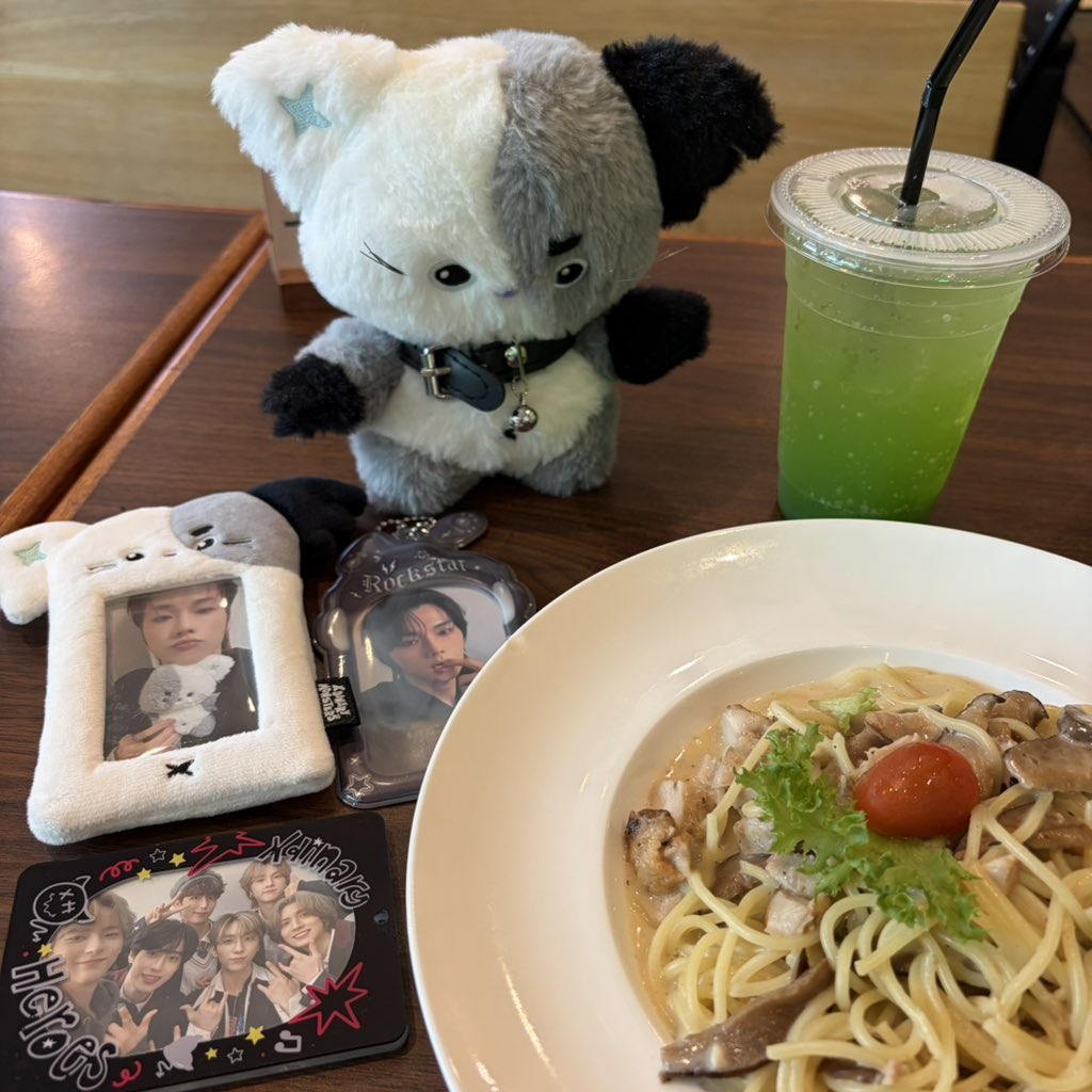 sothebread's tweet photo. #b_Class #HallwayToHeroes ๐ค
todayโs nyamduu โค๏ธ
#b_ClassSG
#LXVE_TO_4TH_ANNIVERSARY https://t.co/7EwMxlG9vf