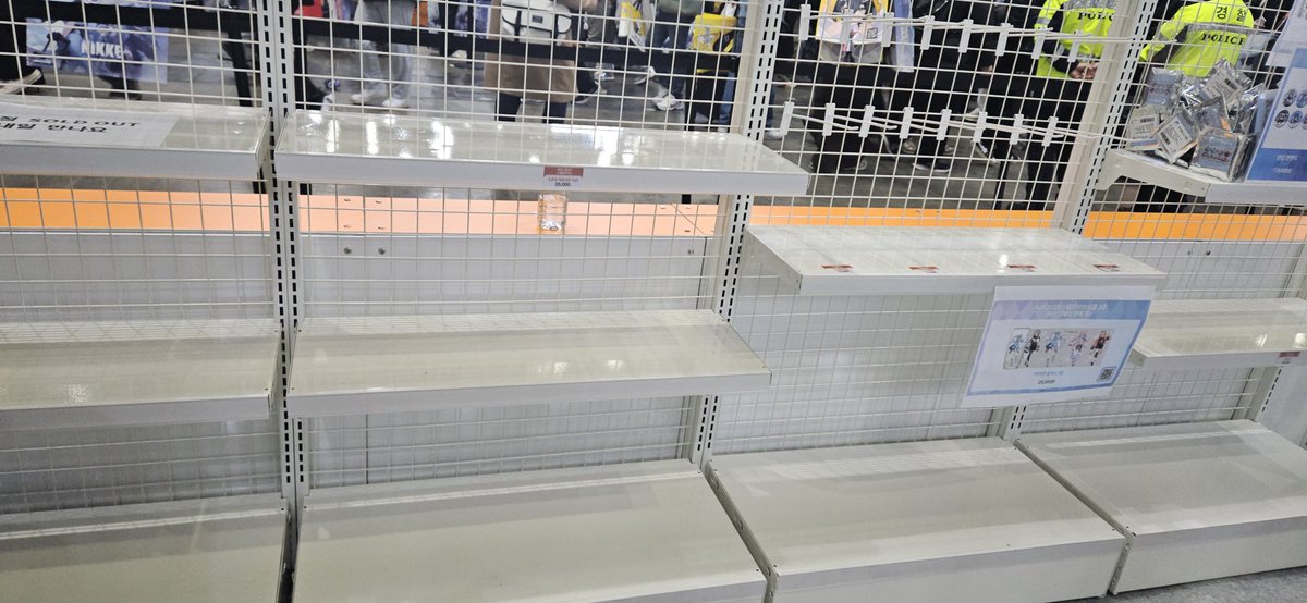 AGF 즐거웠습니다! 굿즈 정말 예쁘게 잘 뽑혔어요
구경하고 몇 개 사고 싶었는데 전부 품절이라 슬펐음 🥺