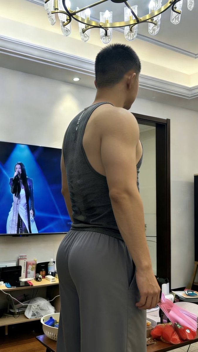 SwimmerSpeedo tweet media