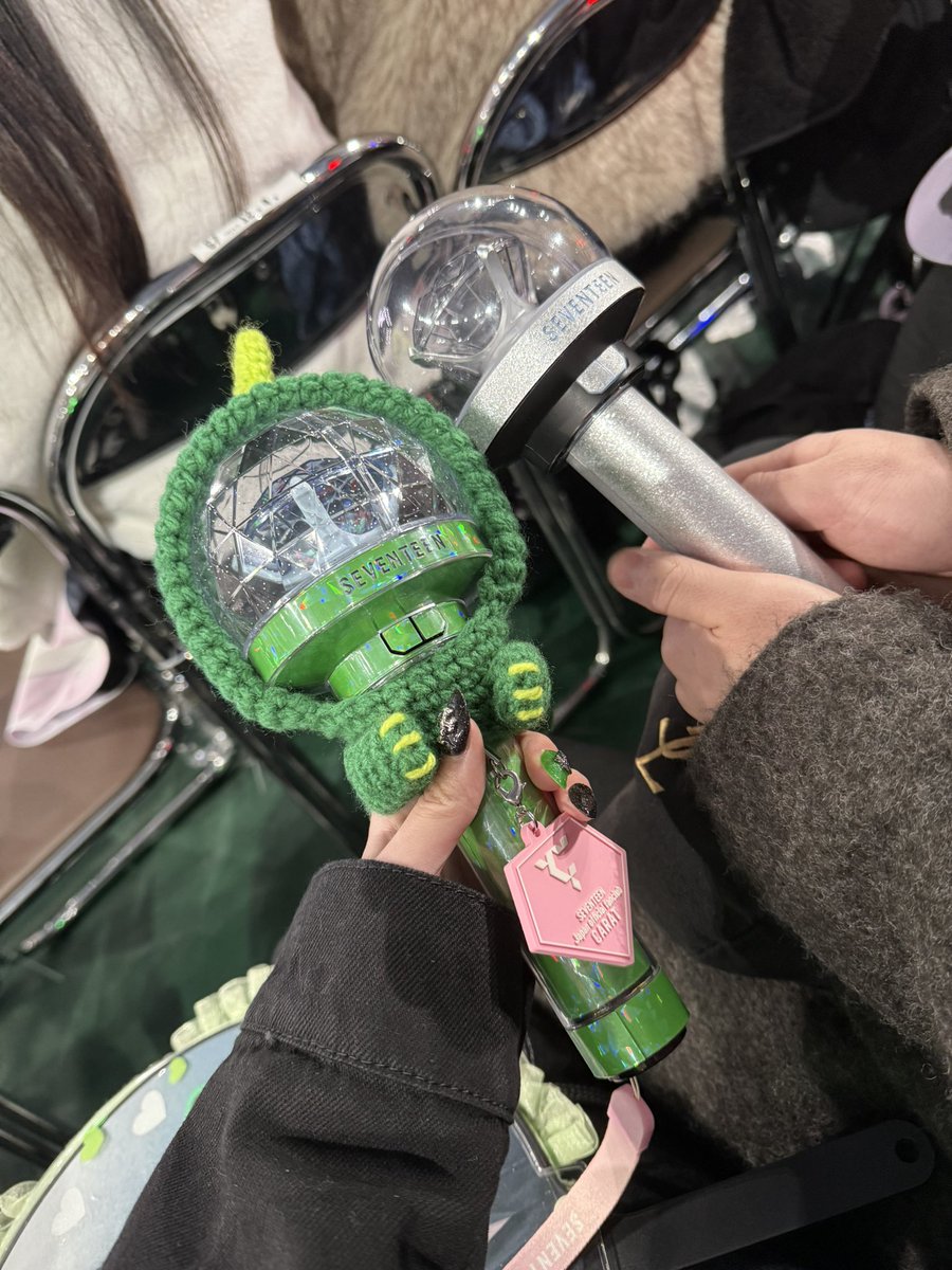 HimDiNo11's tweet photo. 初アリーナ終わって感想
「あんなにかっこいい人間って存在するんだ。」

新婚旅行はSEVENTEENのライブでした💍♡♡ https://t.co/6B71XAZuvp