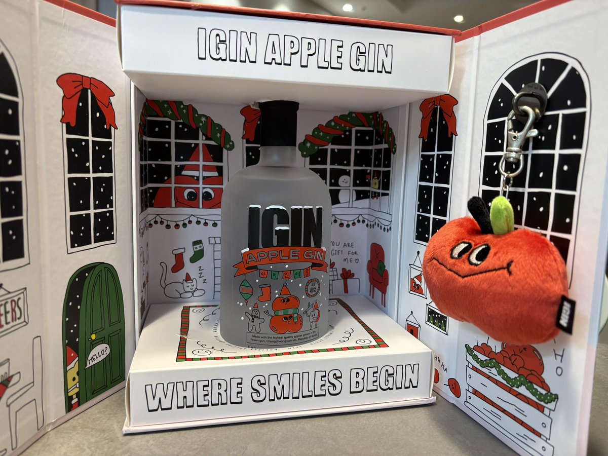 ourini's tweet image. 아이긴 애플진 홀리데이 에디션 넘 이뻐요. 선물 받은 기분❤️

@igin_sns 
#JINxIGIN 
#방탄소년단진 #진 #JIN