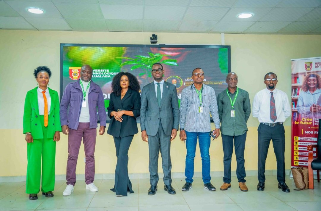 L’Université Technologique du Lualaba a célébré ce vendredi 05 décembre 2025, la Journée Nationale de l’Arbre dans la salle de conférence au campus de MUSOMPO.

À cette occasion, l'intervenante du jour, Madame MIZUMI s’est adressée à la communauté universitaire sur le thème: "