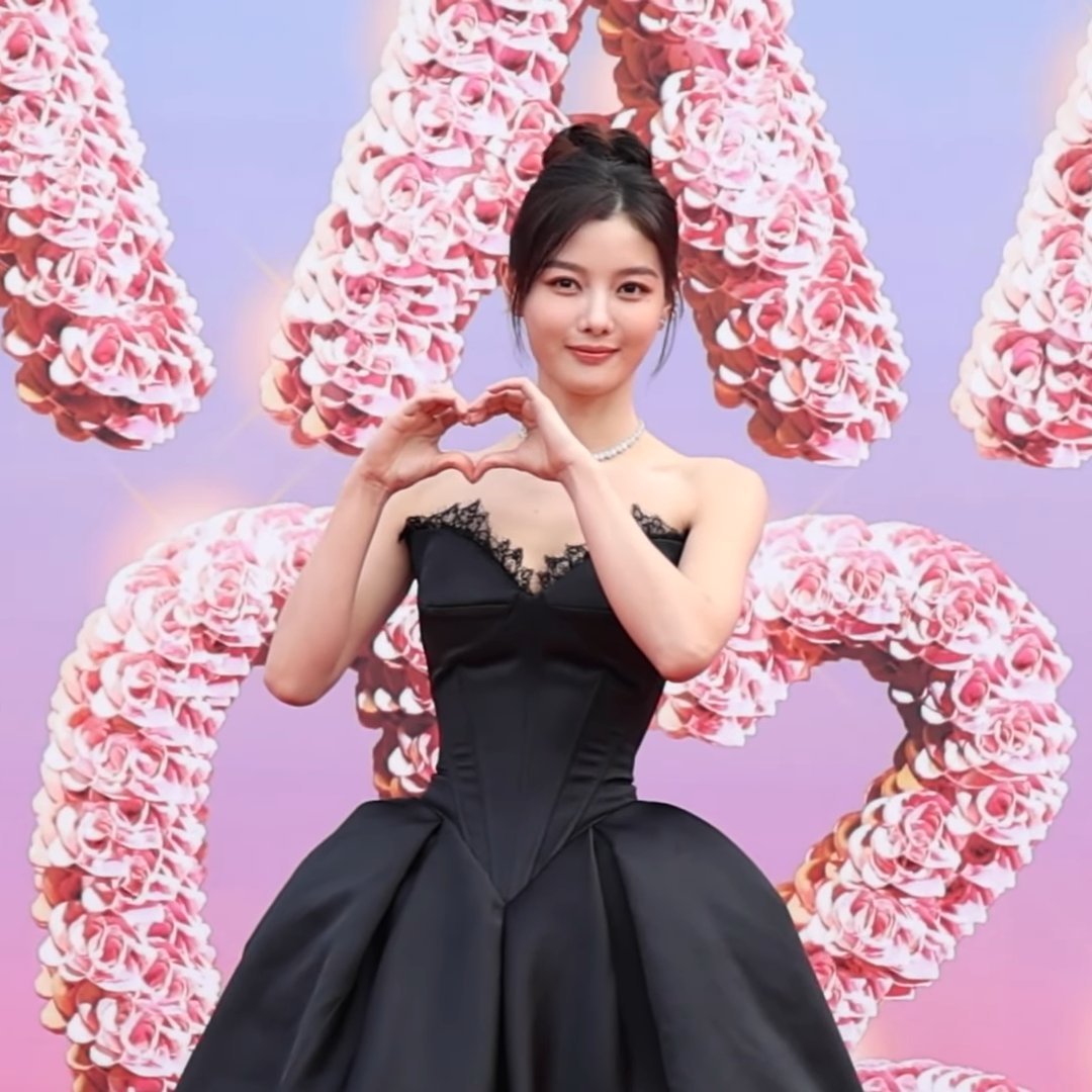 yoojfairy's tweet photo. never beating the living doll allegations

#김유정 #kimyoojung #kimyoujung 
#AAA2025 #2025AsiaArtistAwards https://t.co/l3V94hIkRK