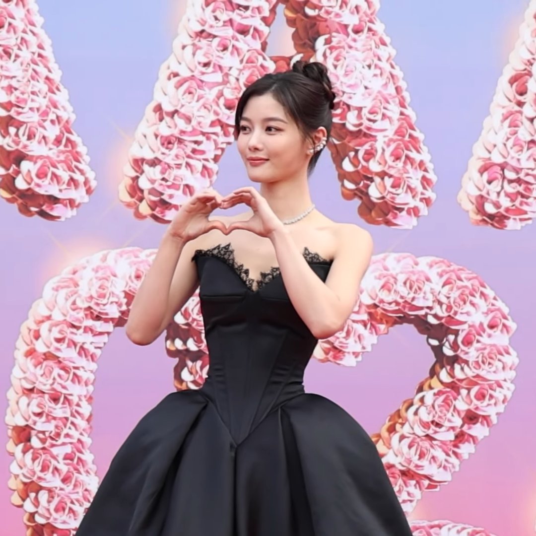 yoojfairy's tweet photo. never beating the living doll allegations

#김유정 #kimyoojung #kimyoujung 
#AAA2025 #2025AsiaArtistAwards https://t.co/l3V94hIkRK