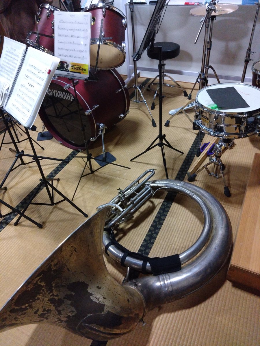 HWE2002's tweet photo. 本日は、長岡市寺泊の #常禅寺　さんの成道会＆忘年会に参加させて戴いております。今ほど、ご住職からおつとめとありがたい説法を戴いて、これから演奏です。

#吹奏楽
#ミニコンサート https://t.co/gqDLkdoo8B