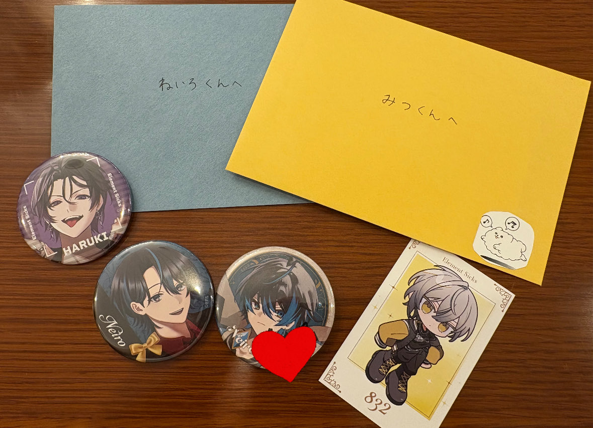 ちょっ！！ちょっ！！！手紙書いて、さっき買った缶バッジあけたら