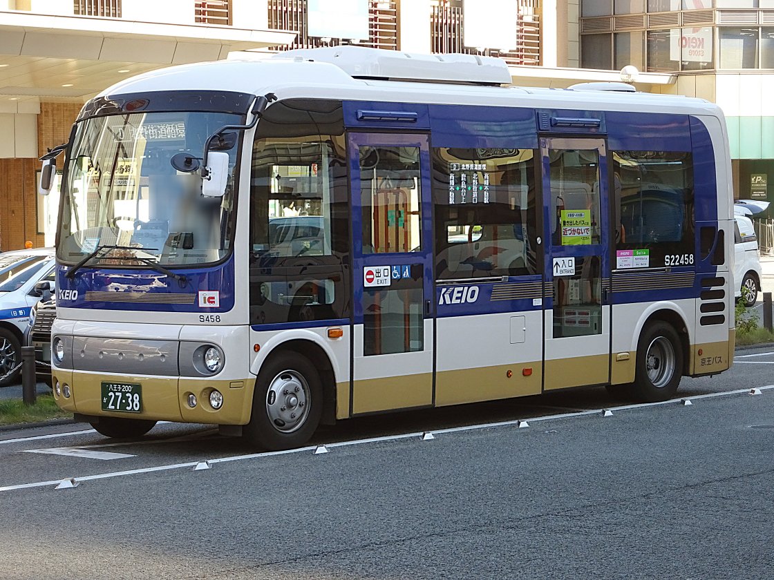 事業者：京王バス 車番：S22458 車種：日野ポンチョ（ロング） 型式