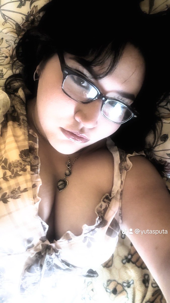 hooniesuckle's tweet image. hi im vic :3 she/they 25 im a twitch streamer, kpop stan , emo and lgbt! if u looking for someone to watch for some laughs and mediocre gameplay im yr girl! i stream mostly every weekday see u there?👉🏻👈🏻

twitch.tv/xovlcxo
#gamingtwt #promotwt #moothunt #kpoptwt #owtwt